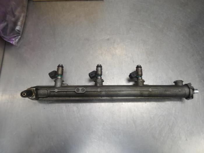 Injektor (Benzineinspritzung) van een Fiat Stilo (192A/B) 1.6 16V 3-Drs. 2002