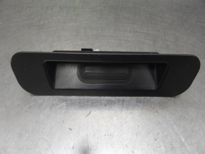 Tailgate handle from a Opel Zafira Tourer (P12)  2015