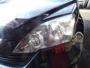 Used Headlight, left Honda CR-V Price on request offered by Bongers Auto-Onderdelen Zeeland