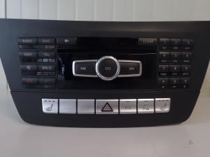 Used Radio Mercedes C-Klasse Price on request offered by Bongers Auto-Onderdelen Zeeland