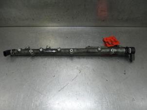 Used Fuel injector nozzle BMW 7 serie (E65/E66/E67) 730d 24V Price on request offered by Bongers Auto-Onderdelen Zeeland