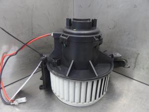 Used Heating and ventilation fan motor Opel Astra H SW (L35) 1.7 CDTi 16V Price on request offered by Bongers Auto-Onderdelen Zeeland