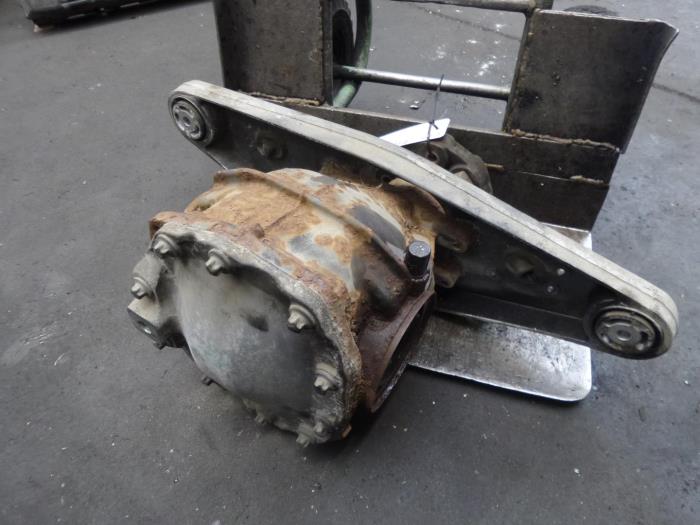 Gebrauchte Differential hinten Mercedes E Combi (S211) 3.2 E-320 CDI 24V Preis auf Anfrage angeboten von Bongers Auto-Onderdelen Zeeland