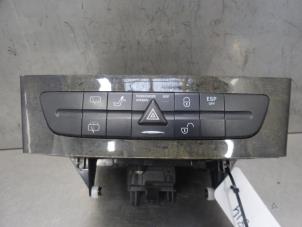 Usagé Bouton de warning Mercedes E Combi (S211) 3.2 E-320 CDI 24V Prix sur demande proposé par Bongers Auto-Onderdelen Zeeland