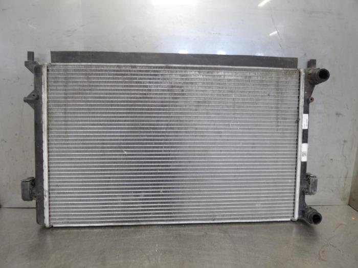 Usagé Radiateur Volkswagen Golf Prix sur demande proposé par Bongers Auto-Onderdelen Zeeland
