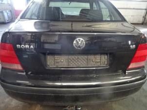 Używane Pokrywa bagaznika Volkswagen Bora (1J2) 1.6 16V Cena na żądanie oferowane przez Bongers Auto-Onderdelen Zeeland
