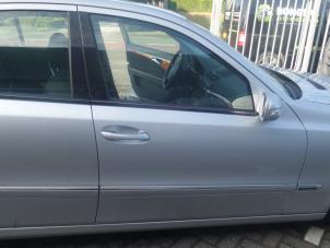 Używane Drzwi prawe przednie wersja 4-drzwiowa Mercedes E-Klasse Cena na żądanie oferowane przez Bongers Auto-Onderdelen Zeeland