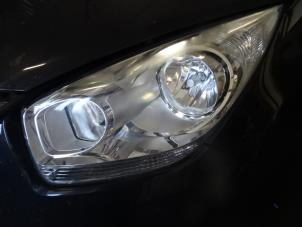 Used Headlight, left Kia Venga 1.4 CVVT 16V LPG Price on request offered by Bongers Auto-Onderdelen Zeeland
