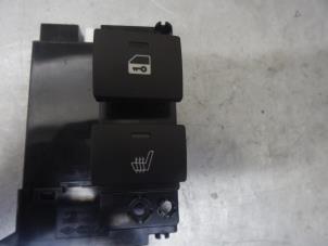Usados Interruptor de calefactor de asiento Kia Venga 1.4 CVVT 16V LPG Precio de solicitud ofrecido por Bongers Auto-Onderdelen Zeeland