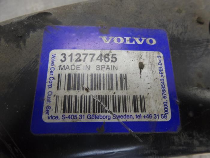 Bras de suspension avant droit d'un Volvo V50 2006