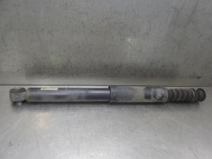 Used Rear shock absorber, right Renault Clio Price on request offered by Bongers Auto-Onderdelen Zeeland
