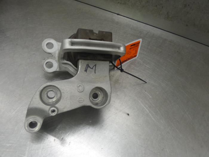 Used Engine mount Nissan X-Trail (T32) Price on request offered by Bongers Auto-Onderdelen Zeeland