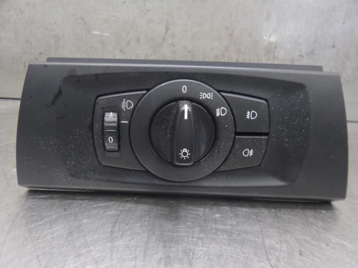 Light switch from a BMW 3 serie (E90) 318d 16V 2005