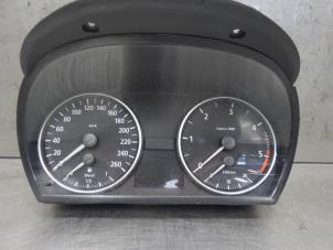 Used Odometer KM BMW 3 serie (E90) 318d 16V Price on request offered by Bongers Auto-Onderdelen Zeeland