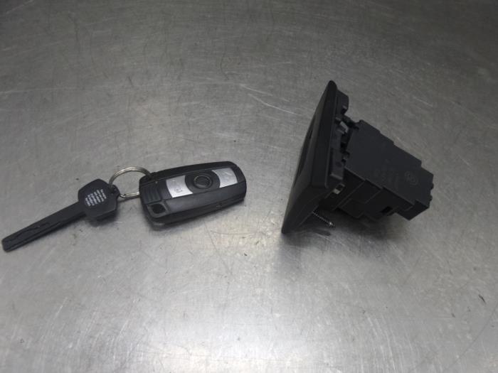 Ignition lock + key from a BMW 3 serie (E90) 318d 16V 2005