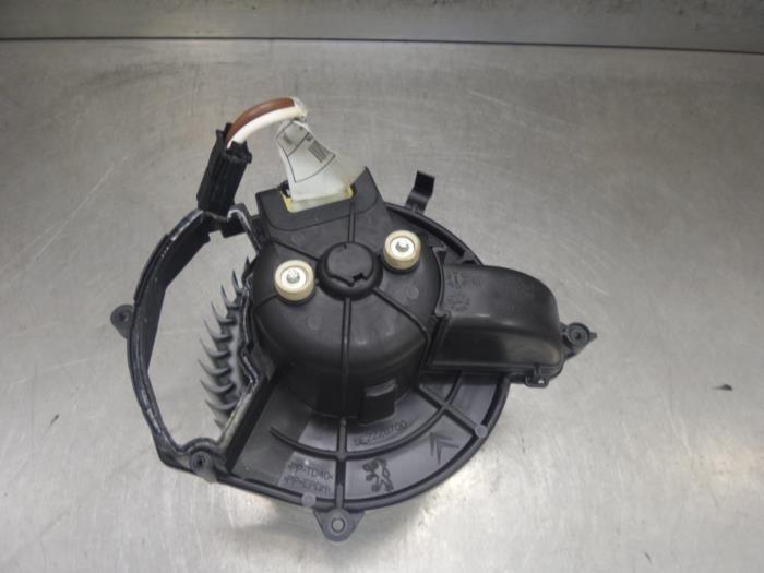Motor de ventilador de calefactor de un Citroen C4 Picasso 2010