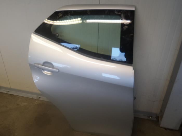 Mecanismo de cerradura de puerta de 4 puertas derecha detrás de un Toyota Aygo 2017