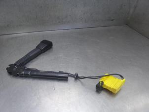 Used Seatbelt tensioner, left BMW 1-Serie Price on request offered by Bongers Auto-Onderdelen Zeeland