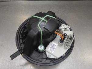 Used Heating and ventilation fan motor BMW 3 serie (E90) 325i 24V Price on request offered by Bongers Auto-Onderdelen Zeeland