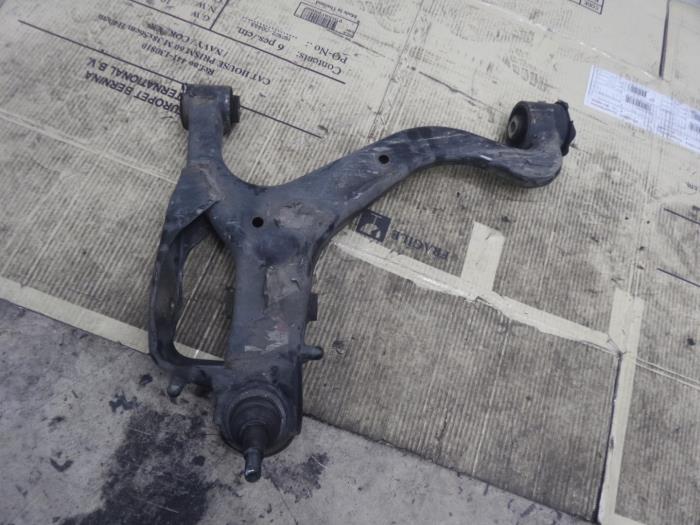 Front wishbone, right from a Land Rover Discovery III (LAA/TAA) 2.7 TD V6 2009