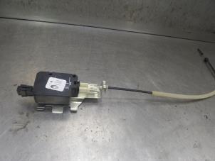 Used Tank flap lock motor Landrover Discovery III (LAA/TAA) 2.7 TD V6 Price on request offered by Bongers Auto-Onderdelen Zeeland