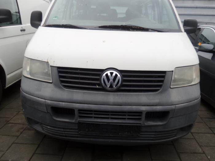 Zderzak przedni z Volkswagen Transporter 2004