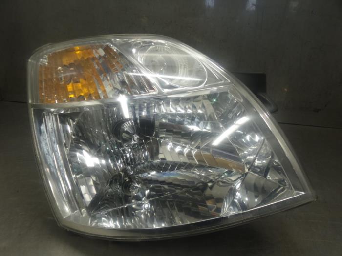 Headlight, right from a Kia Picanto 2005