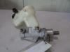 Master cylinder from a Renault Twingo II (CN) 1.2 16V LEV 2011