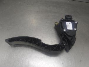 Used Accelerator pedal Renault Clio Price on request offered by Bongers Auto-Onderdelen Zeeland