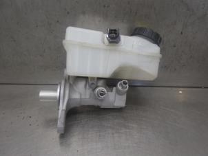 Used Master cylinder Renault Clio Price on request offered by Bongers Auto-Onderdelen Zeeland