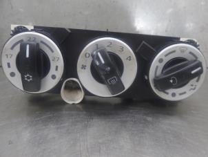 Usados Panel de control de calefacción Mitsubishi Colt Precio de solicitud ofrecido por Bongers Auto-Onderdelen Zeeland