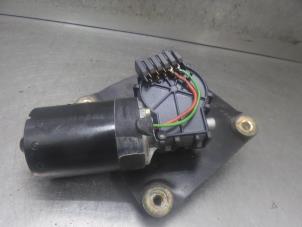 Used Front wiper motor Volvo V40 Price on request offered by Bongers Auto-Onderdelen Zeeland