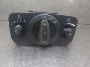 Used Light switch Ford Mondeo IV 2.0 TDCi 115 16V Price on request offered by Bongers Auto-Onderdelen Zeeland