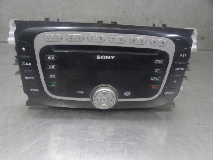 Radio van een Ford Mondeo IV 2.0 TDCi 115 16V 2009