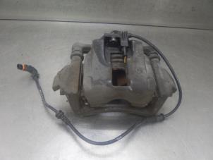 Used Front brake calliper, right Mercedes A (W169) 2.0 A-180 CDI 16V 5-Drs. Price on request offered by Bongers Auto-Onderdelen Zeeland