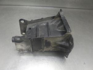Used Front bumper bracket, left Mercedes A (W169) 2.0 A-180 CDI 16V 5-Drs. Price on request offered by Bongers Auto-Onderdelen Zeeland