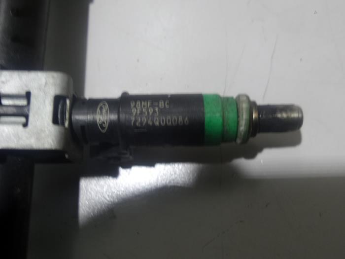 Injector (petrol injection) from a Ford C-Max 2007