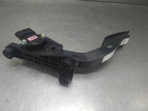 Used Accelerator pedal Hyundai IX20 Price on request offered by Bongers Auto-Onderdelen Zeeland