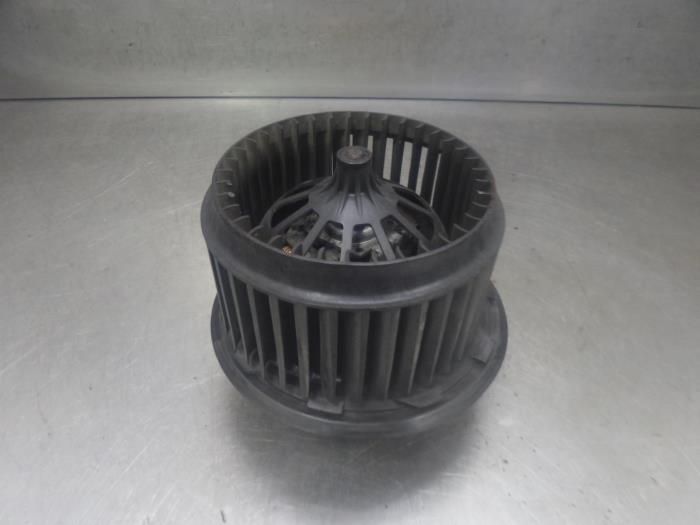 Motor de ventilador de calefactor de un Volkswagen Transporter 2004