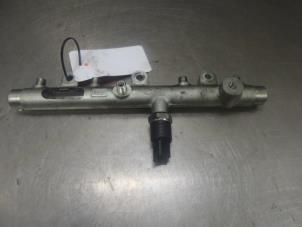 Used Fuel injector nozzle Peugeot 206 Price on request offered by Bongers Auto-Onderdelen Zeeland
