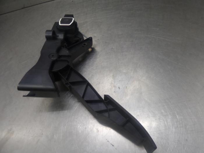 Accelerator pedal Mercedes A 2.0 A160 CDI 16V 5Drs. A1693000104