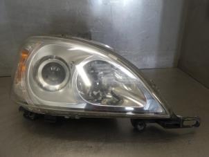 Used Headlight, right Mercedes ML I (163) 2.7 270 CDI 20V Price on request offered by Bongers Auto-Onderdelen Zeeland