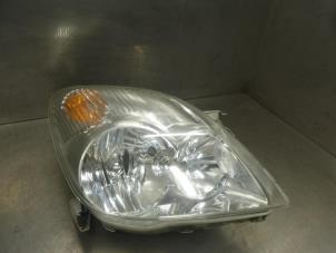 Used Headlight, right Toyota Corolla Verso Price on request offered by Bongers Auto-Onderdelen Zeeland