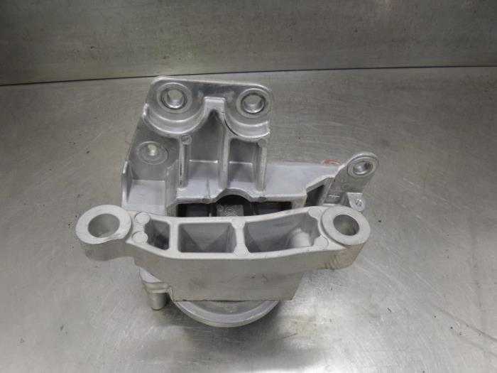 Used Engine mount Nissan X-Trail (T32) Price on request offered by Bongers Auto-Onderdelen Zeeland