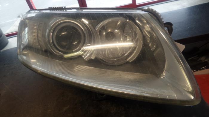 Headlight, right from a Audi A6 2007