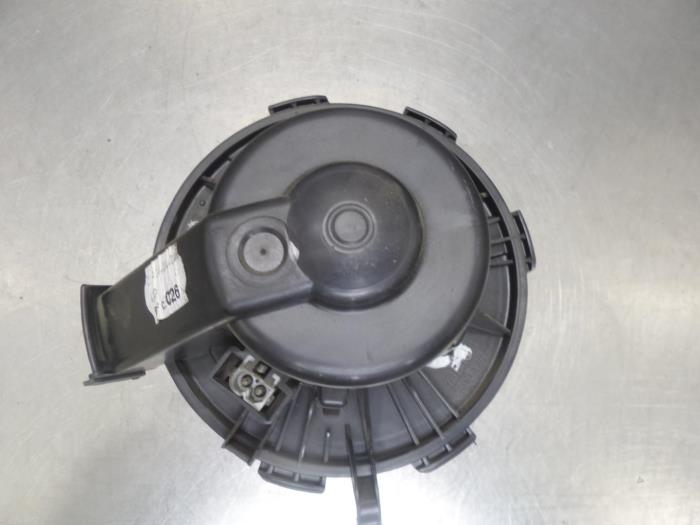 Heating and ventilation fan motor from a Volkswagen Crafter 2009