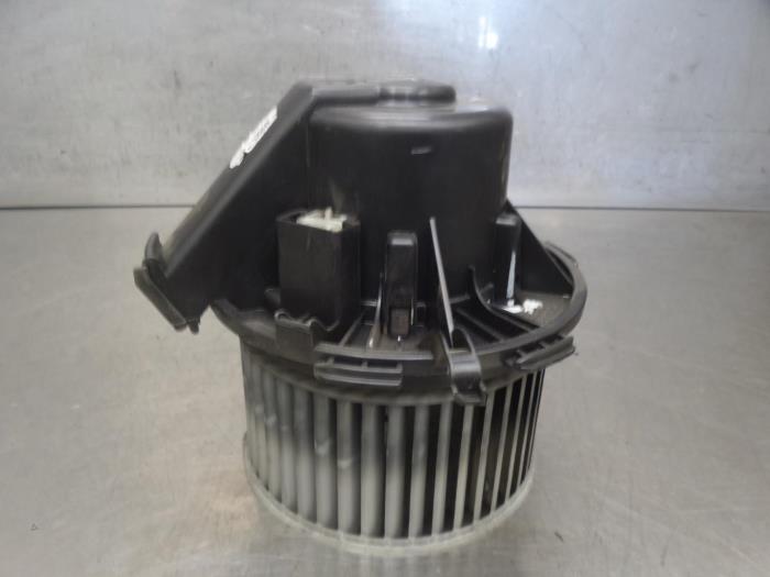 Heating and ventilation fan motor from a Volkswagen Crafter 2009