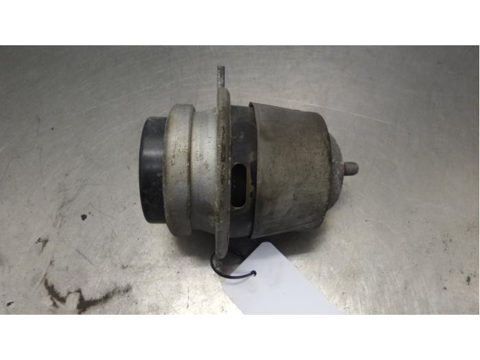 Used Engine mount Porsche Cayenne (9PA) 3.2 V6 24V Price on request offered by Bongers Auto-Onderdelen Zeeland