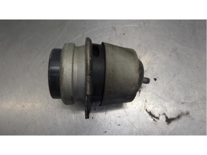 Used Engine mount Porsche Cayenne (9PA) 3.2 V6 24V Price on request offered by Bongers Auto-Onderdelen Zeeland
