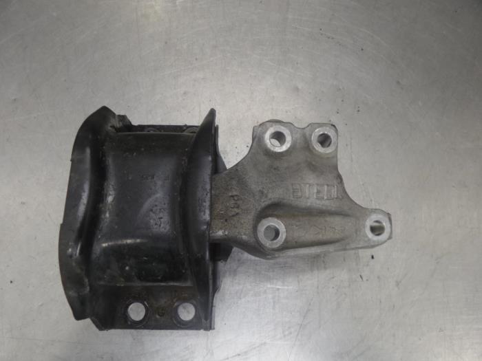 Engine mount from a Peugeot RCZ 2012